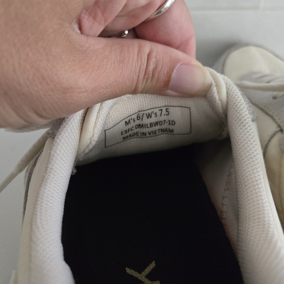 Kizik Milan Stand-Up Slip-On Lace Sneaker Shoes Bone Gray Cream Ivory Size 7.5 - Picture 6 of 9